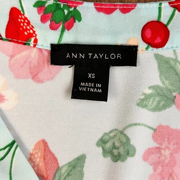 Ann Taylor Strawberry Floral Long Sleeve Top Sz XS - Picture 5 of 11